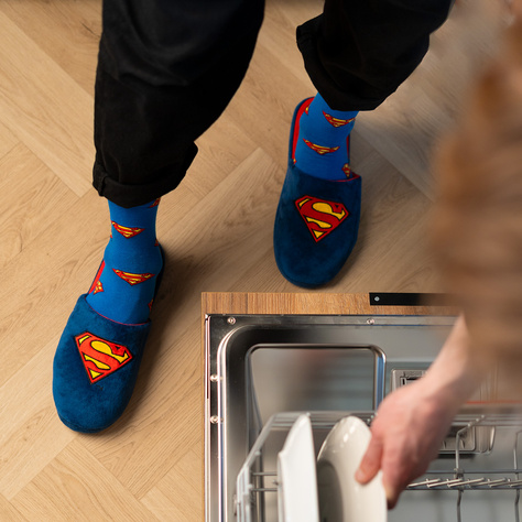 Set di 1x calzini colorati SOXO Superman e 1x pantofole da uomo Superman