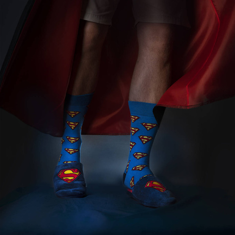 Set di 1x calzini colorati SOXO Superman e 1x pantofole da uomo Superman