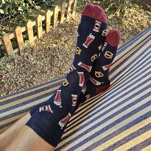 Calzini colorati da uomo SOXO GOOD STUFF, divertente birra scura, affumicata in lattina