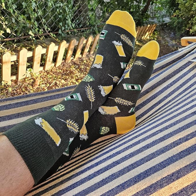 Calzini colorati da uomo SOXO GOOD STUFF, divertente birra scura, affumicata in lattina