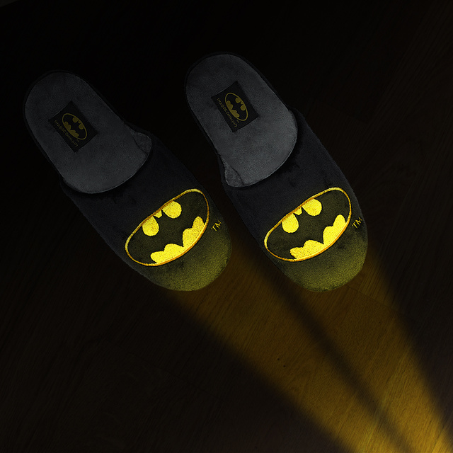 Set di 1x calzini colorati SOXO Batman e 1x pantofole da uomo Batman
