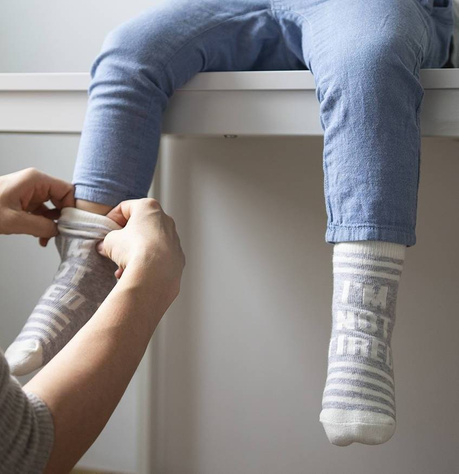 Un set di calzini SOXO per mamma e bambino con scritte