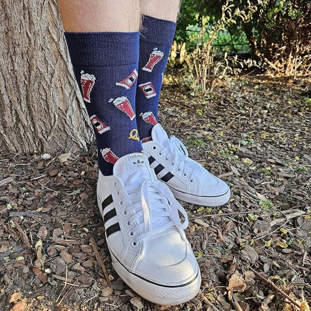 Calzini colorati da uomo SOXO GOOD STUFF, divertente birra scura, affumicata in lattina