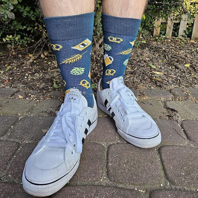 Calzini colorati da uomo SOXO GOOD STUFF, divertente birra scura, affumicata in lattina