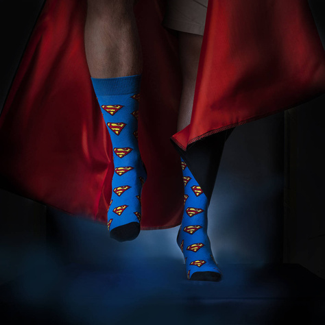 Set di 1x calzini colorati SOXO Superman e 1x pantofole da uomo Superman