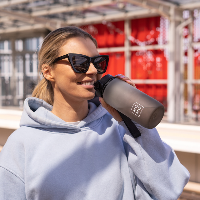 MOMO WAY Borraccia grigio-nero | idea regalo | BPA free | Tritan