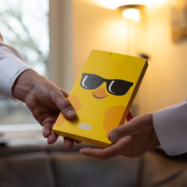 Calzini a tema Pollo – in stile biglietto regalo